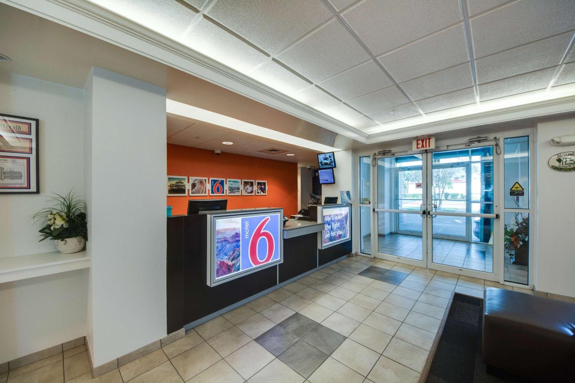 Motel 6-Brownsville, Tx Bagian luar foto